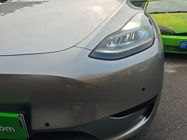 Tesla Model Y — Фото автомобиля 23
