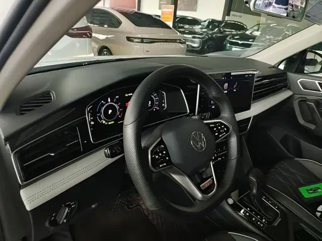 Volkswagen Tiguan L PHEV — Фото автомобиля 9