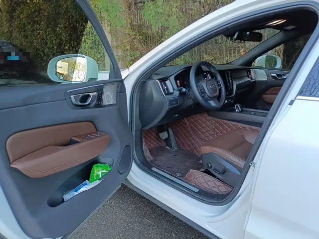 Volvo XC60 — Фото автомобиля 17