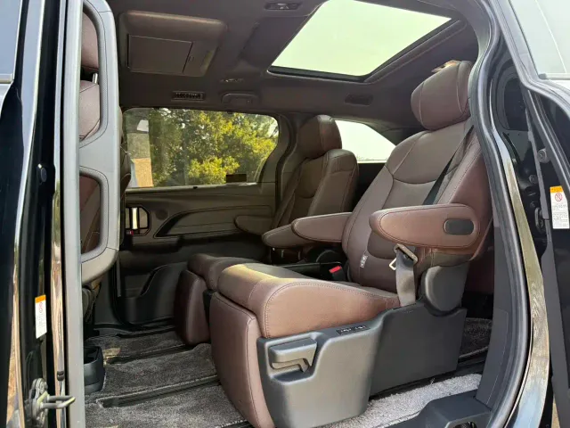 Toyota Sienna — Фото автомобиля 6
