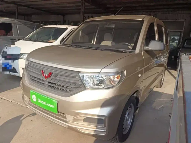 Фотография автомобиля — Wuling Hongguang V