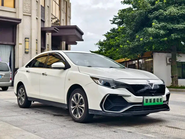 Venucia D60 EV — Фото автомобиля 2