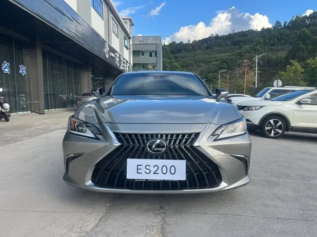 Lexus ES — Фото автомобиля 2