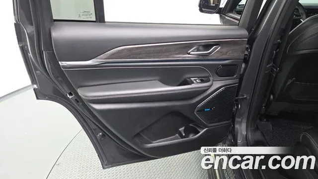 Jeep Cherokee Grand Cherokee(WL) L 3.6 Overland — Фото автомобиля 21