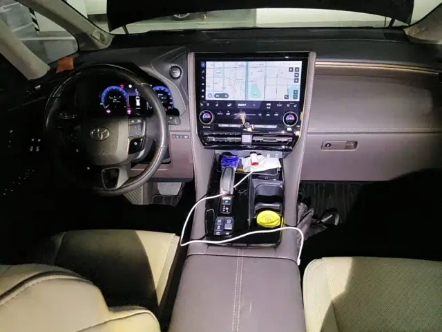 Toyota Alphard — Фото автомобиля 11
