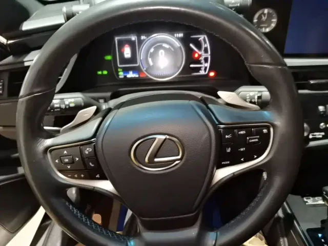 Lexus ES — Фото автомобиля 10