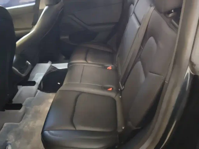 Tesla Model Y — Фото автомобиля 16