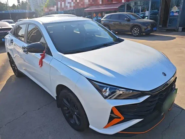 Dongfeng Yixuan — Фото автомобиля 3
