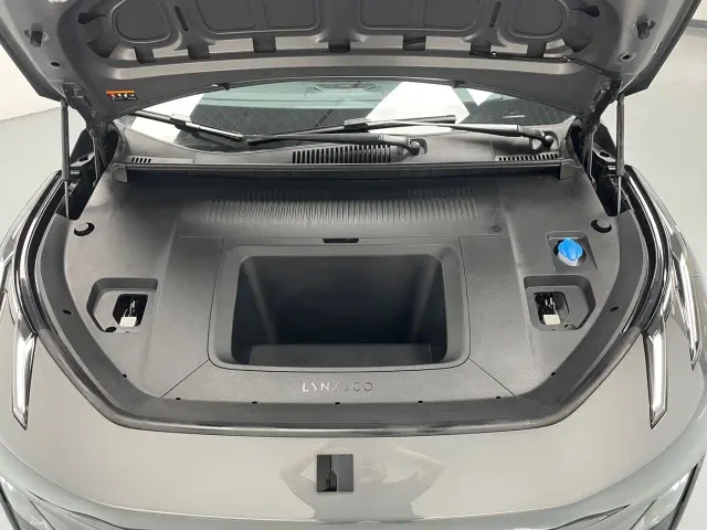 Lynk & Co Z20 — Фото автомобиля 17