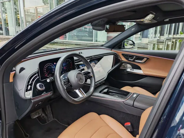 Mercedes-Benz E-Class — Фото автомобиля 5