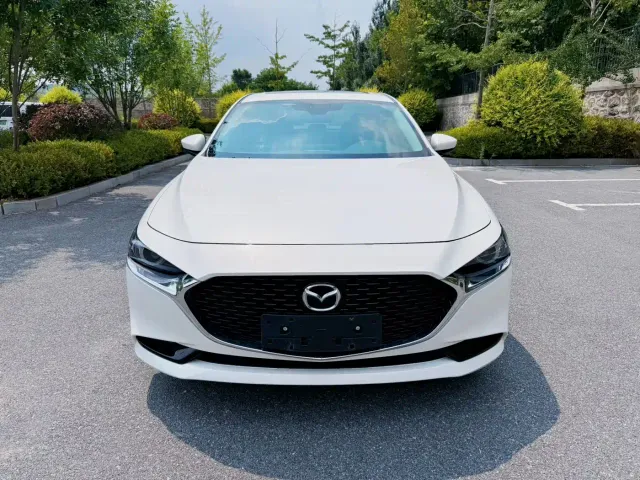 Mazda Axela — Фото автомобиля 2