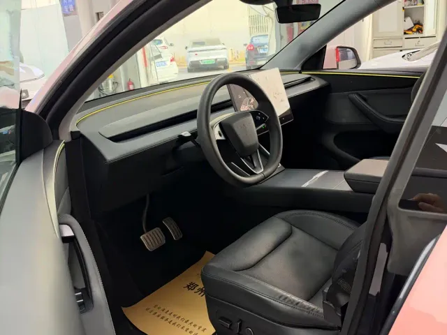 Tesla Model Y — Фото автомобиля 8