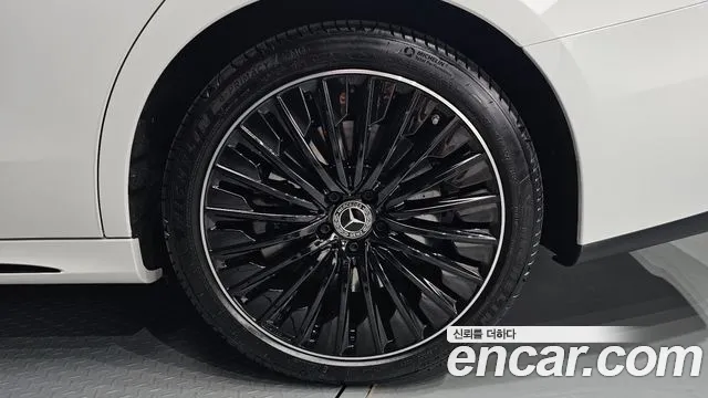 Mercedes-Benz E-Class — Фото автомобиля 18