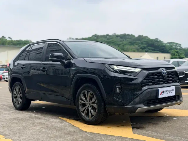 Toyota RAV4 — Фото автомобиля 3