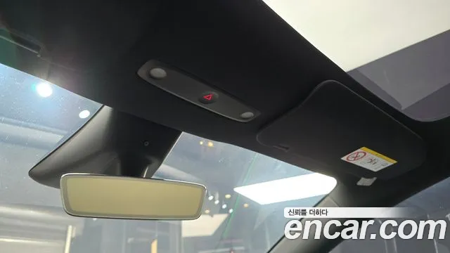 Tesla Model Y — Фото автомобиля 30