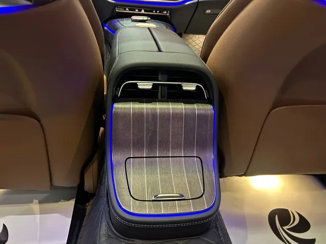 Mercedes-Benz E-Class — Фото автомобиля 20
