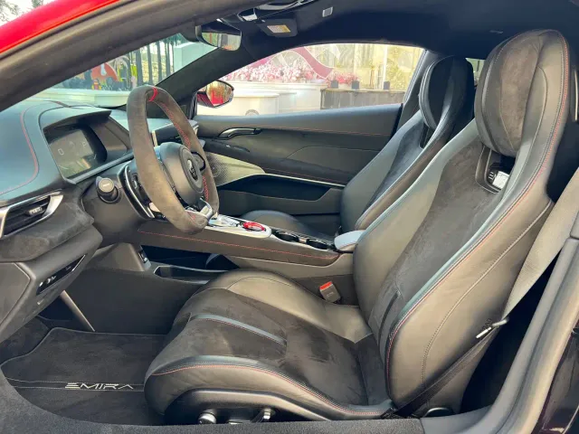 Lotus Emira — Фото автомобиля 11