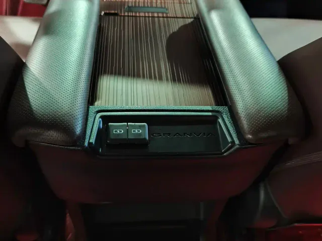 Toyota Granvia — Фото автомобиля 16