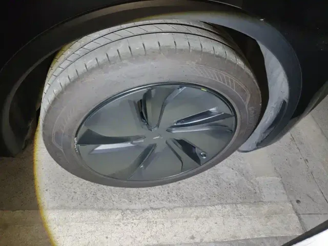 Tesla Model Y — Фото автомобиля 8