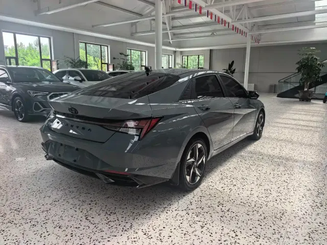Hyundai Elantra 2022 1.5L CVT LUX Premium Edition — Фото автомобиля 7