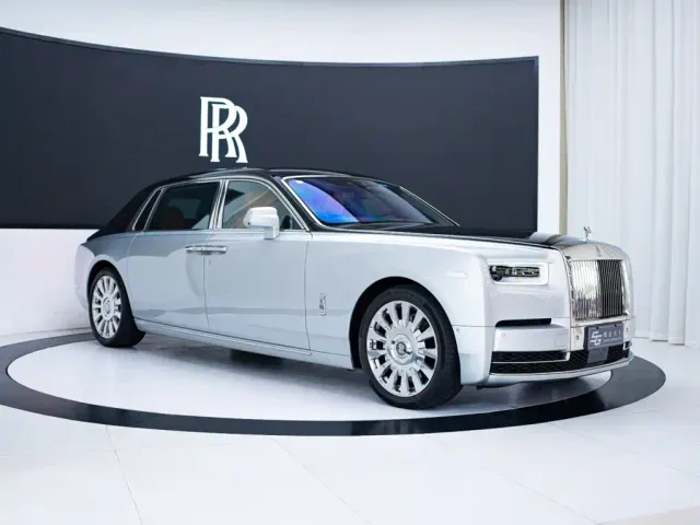 Rolls-Royce Phantom — Фото автомобиля 3