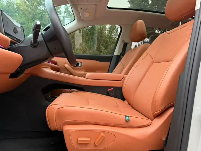 Leapmotor C10 — Фото автомобиля 9