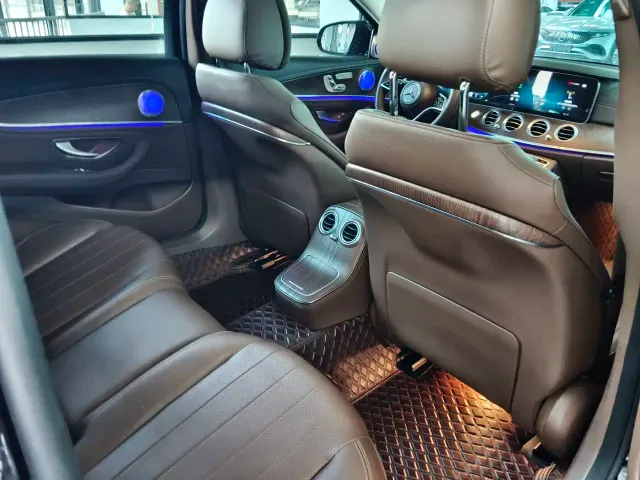 Mercedes-Benz E-Class — Фото автомобиля 8