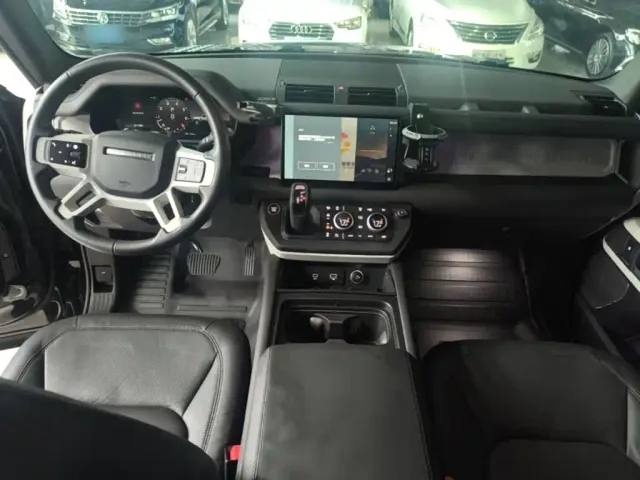 Land Rover Defender — Фото автомобиля 9