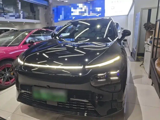 Xpeng G9 — Фото автомобиля 2