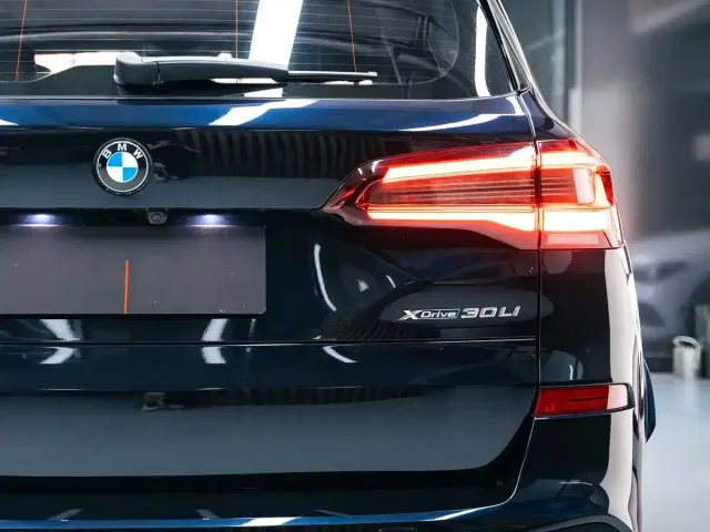 BMW BMW X5 2022 xDrive 30Li Premium M Sport Package — Фото автомобиля 6