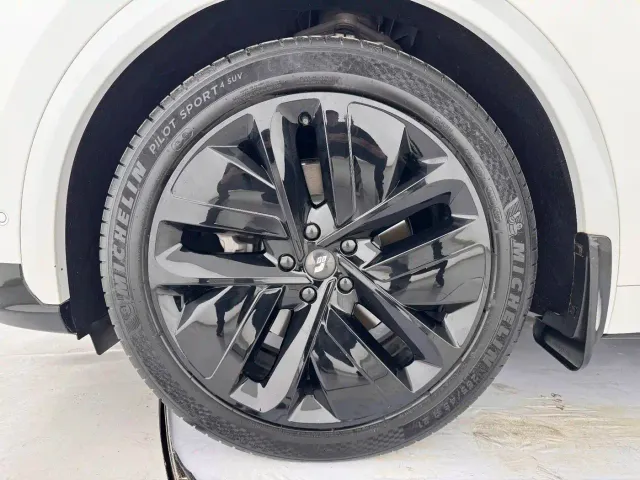 Li Auto L7 — Фото автомобиля 13