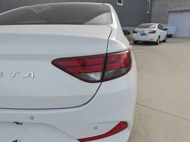 Hyundai Elantra — Фото автомобиля 7
