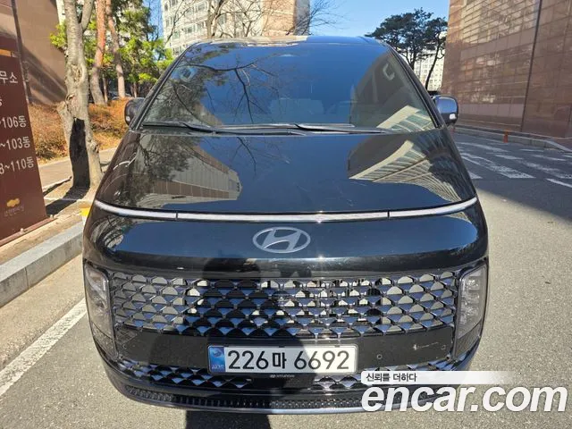 Фотография автомобиля — Hyundai Staria 4WD Lounge 9 мест
