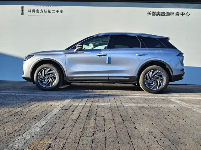 Lincoln Corsair — Фото автомобиля 4