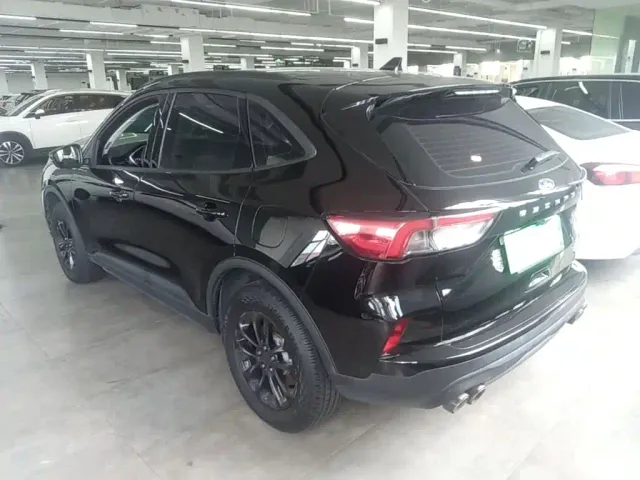 Ford Escape — Фото автомобиля 4