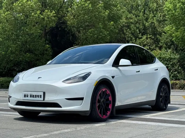 Фотография автомобиля — Tesla Model Y
