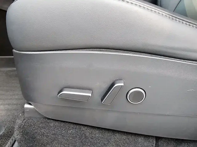 Tesla Model Y — Фото автомобиля 24