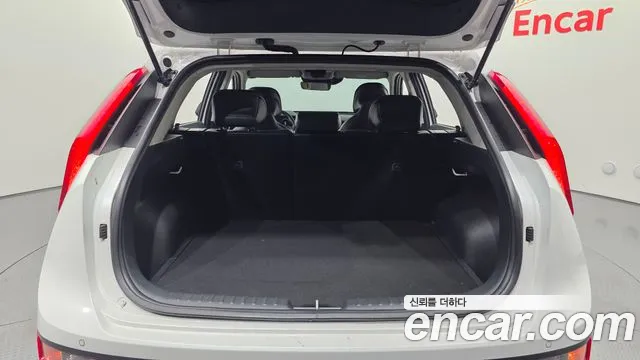 Kia Niro — Фото автомобиля 22