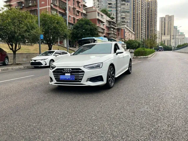 Фотография автомобиля — Audi A4L