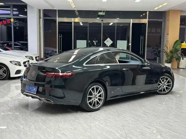 Mercedes-Benz E-Class — Фото автомобиля 10