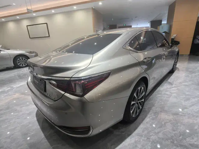 Lexus ES — Фото автомобиля 6