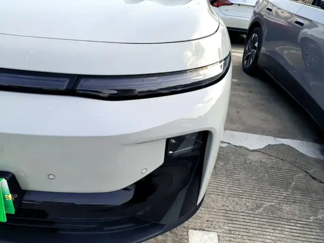 Leapmotor B10 — Фото автомобиля 23