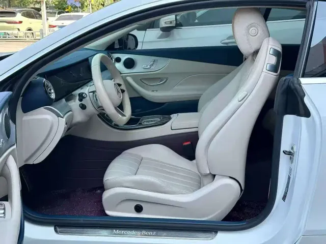 Mercedes-Benz E-Class — Фото автомобиля 3