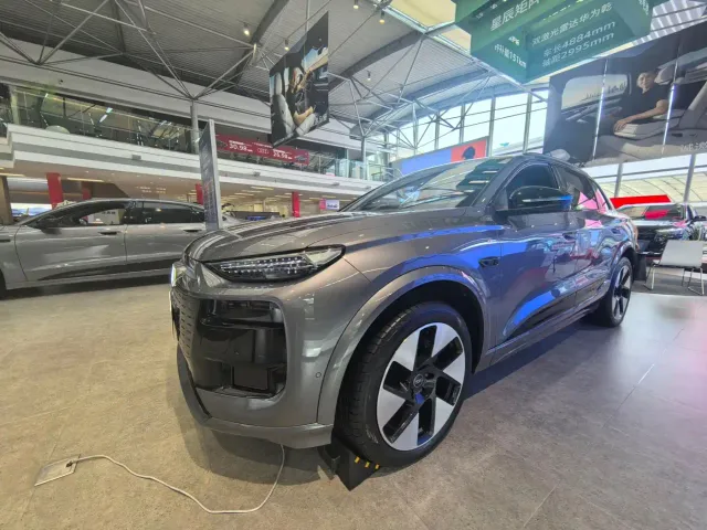 Audi Q6L e-tron — Фото автомобиля 4