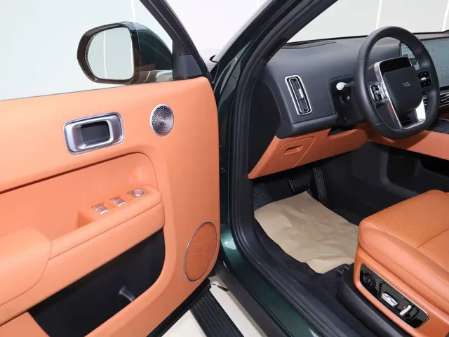 Li Auto L9 — Фото автомобиля 10