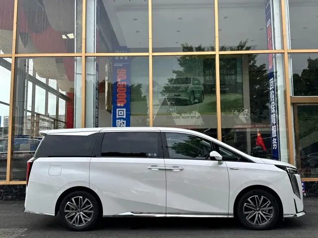 GAC Trumpchi M8 — Фото автомобиля 14