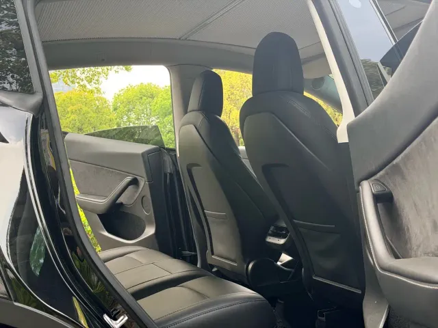 Tesla Model Y — Фото автомобиля 14