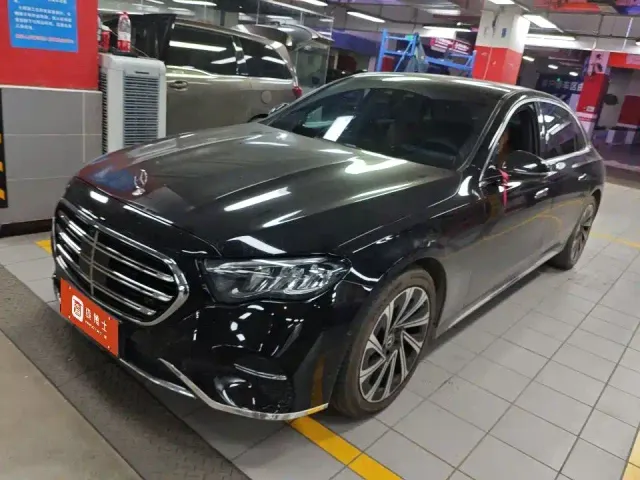 Фотография автомобиля — Mercedes-Benz E-Class