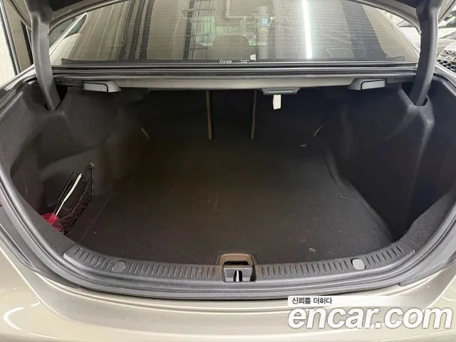 Mercedes-Benz E-Class — Фото автомобиля 18