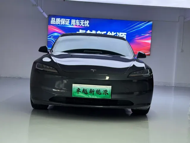 Tesla Model 3 — Фото автомобиля 2